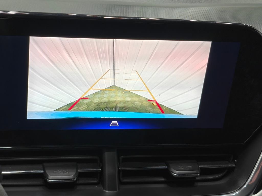 Used 2025 Chevrolet Trax LT image 7