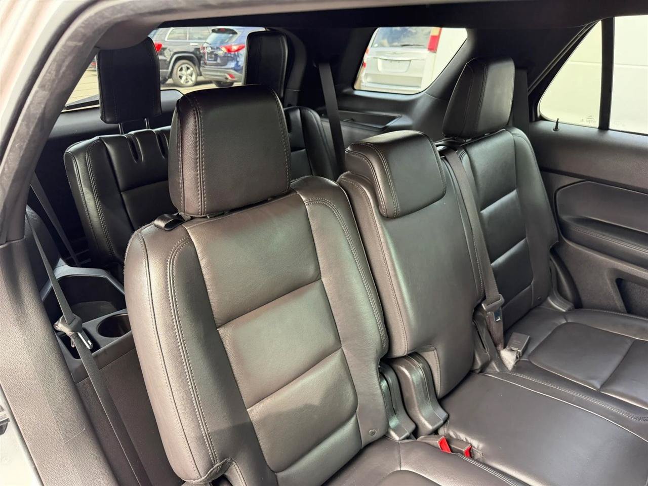 Used 2015 Ford Explorer XLT w/ Equipment Group 202B FWD image 35