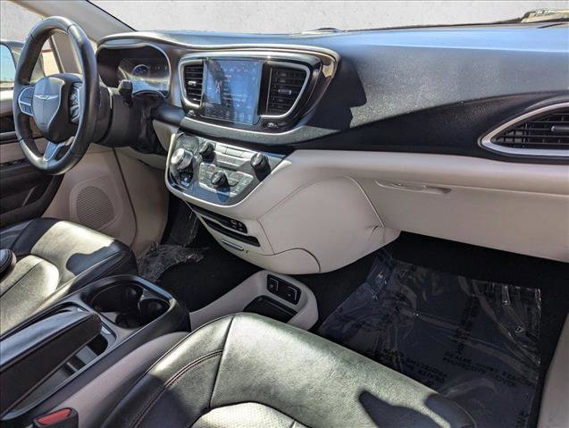 Used 2018 Chrysler Pacifica Touring-L image 22