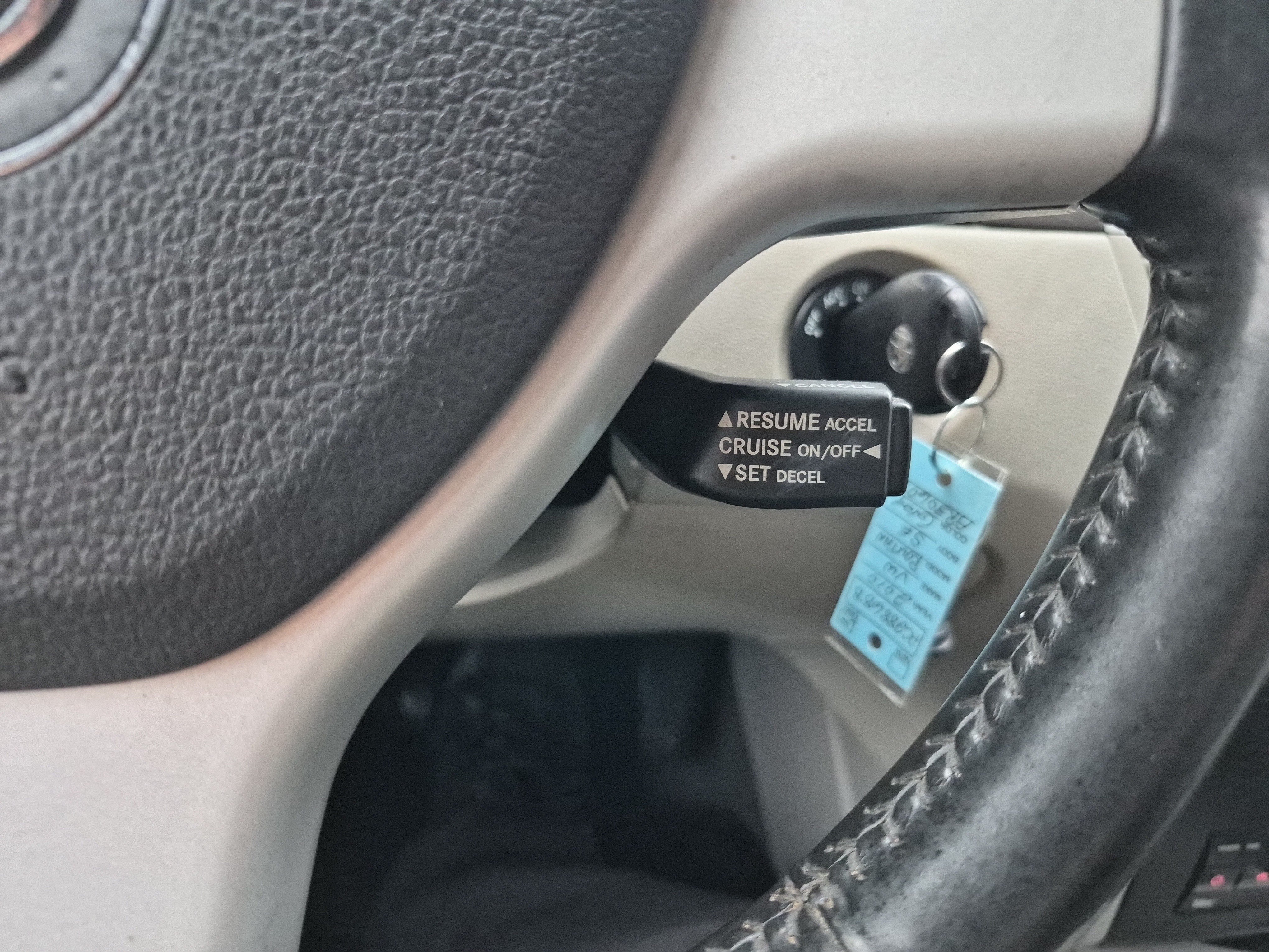 Used 2010 Volkswagen Routan SE FWD image 26