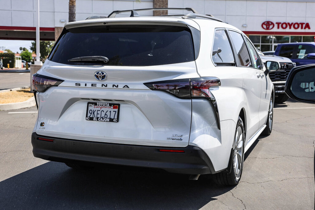 Used 2024 Toyota Sienna XLE w/ XLE Plus Package AWD/4WD image 29