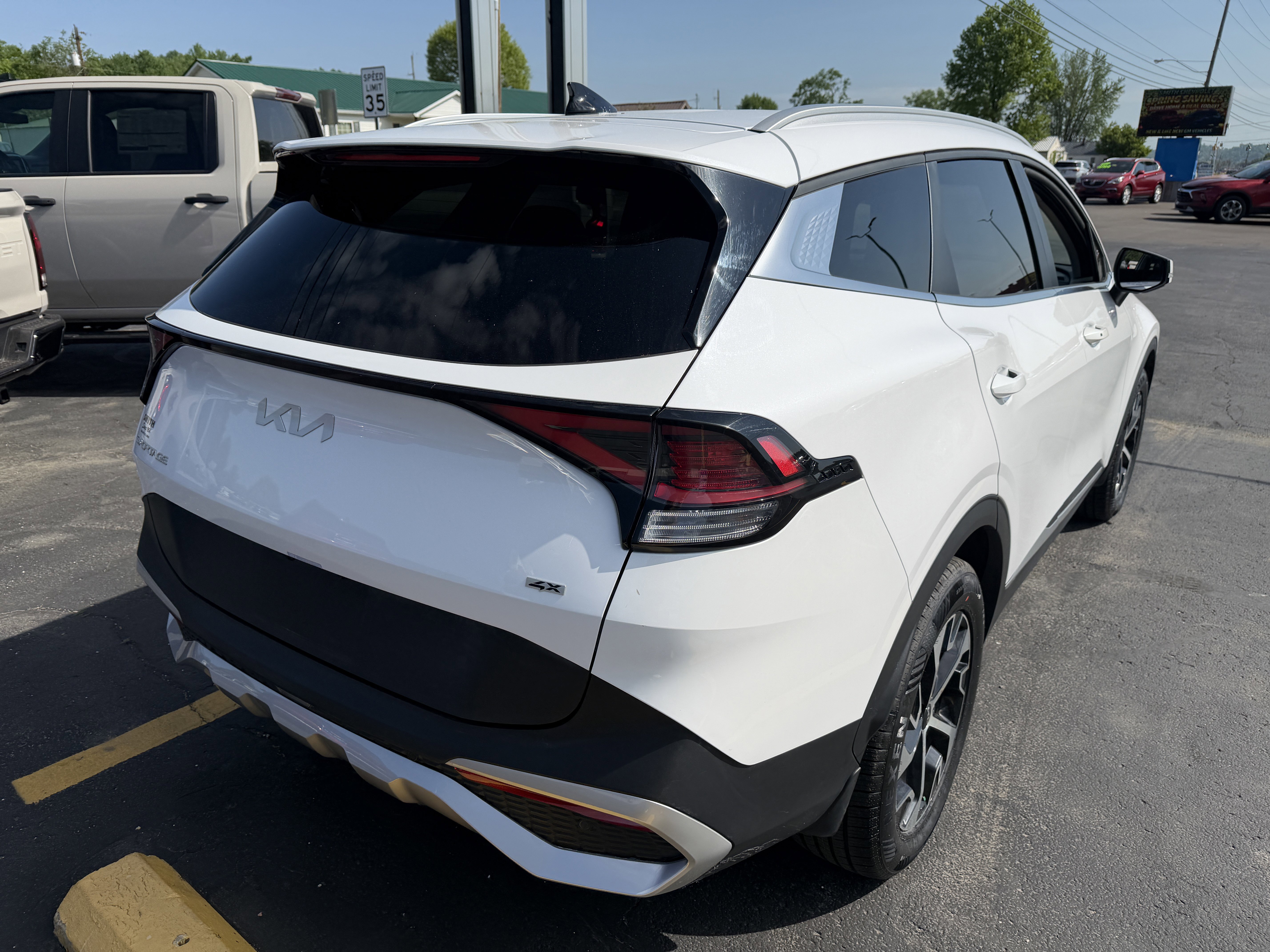 Used 2024 Kia Sportage EX AWD/4WD image 3