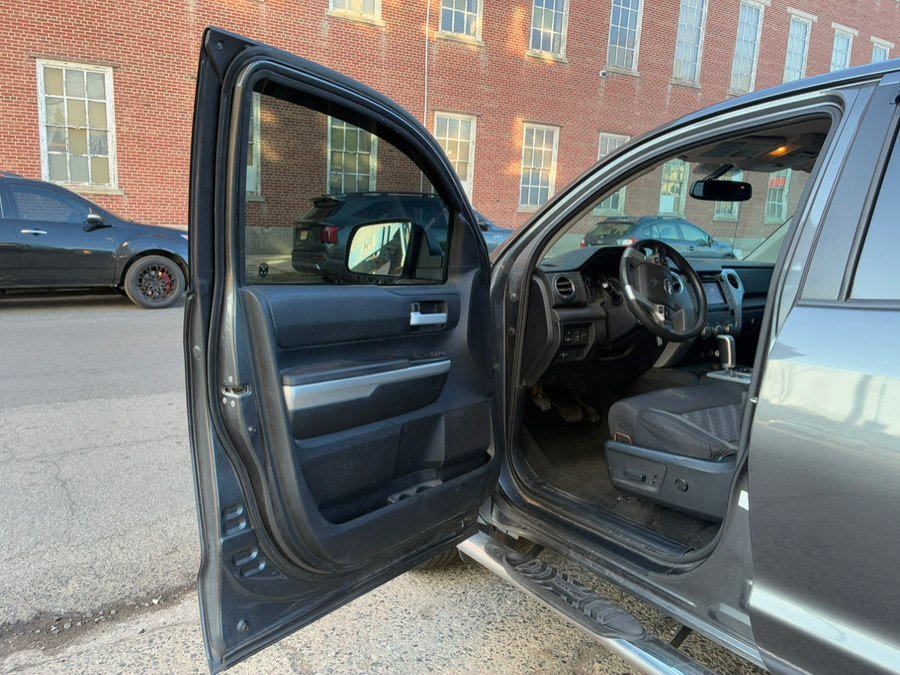 Used 2014 Toyota Tundra SR5 w/ TRD Off Road Package AWD/4WD image 18