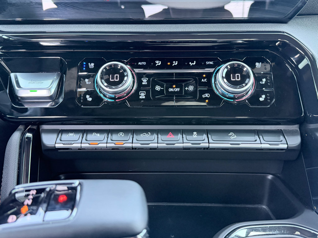 Used 2025 GMC Sierra 1500 AT4 w/ AT4 Premium Package AWD/4WD image 18
