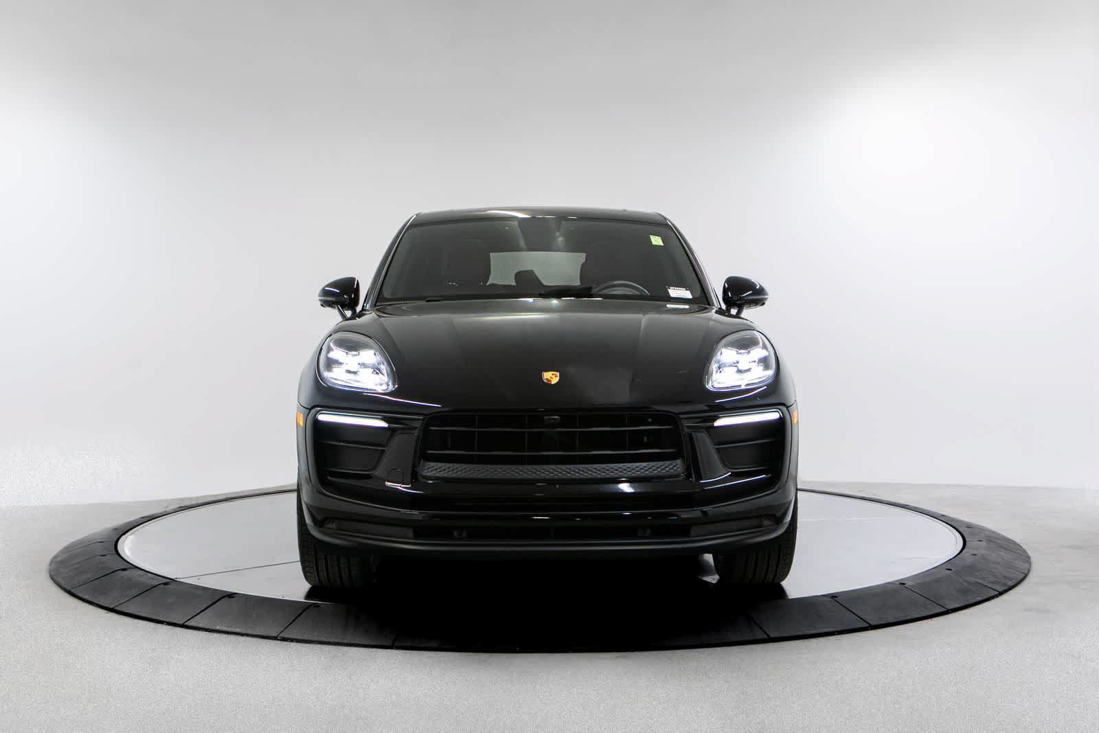 Certified 2022 Porsche Macan AWD/4WD image 10