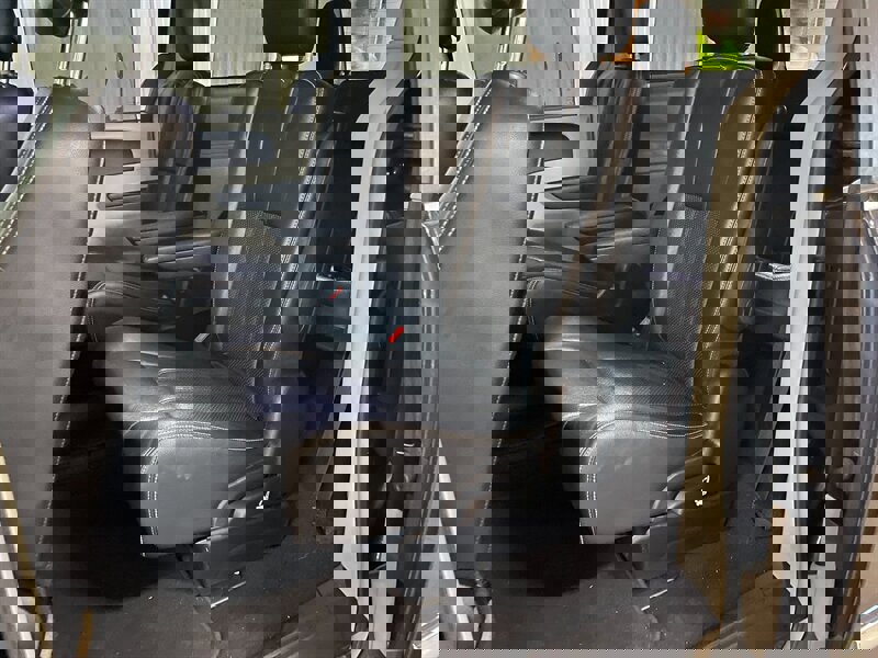 Used 2014 Chrysler Town & Country Touring-L w/ Driver Convenience Group image 18