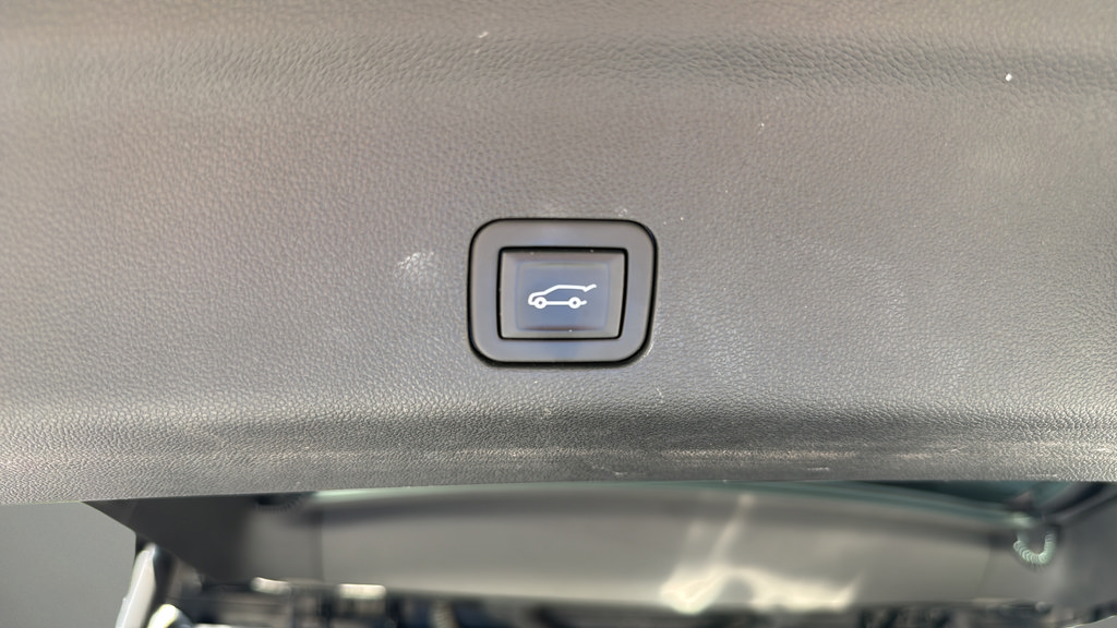 Certified 2024 Cadillac Escalade Premium Luxury w/ LPO, Floor Liner Package AWD/4WD image 34