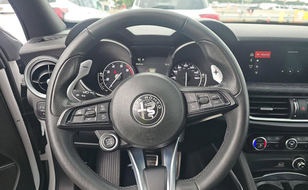 Used 2023 Alfa Romeo Stelvio Sprint AWD/4WD image 10