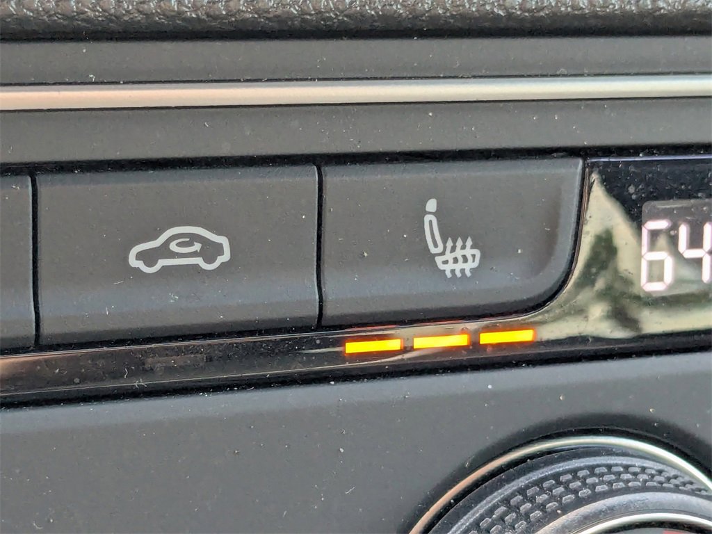 Used 2020 Volkswagen Atlas Cross Sport SE w/ Towing Package image 19