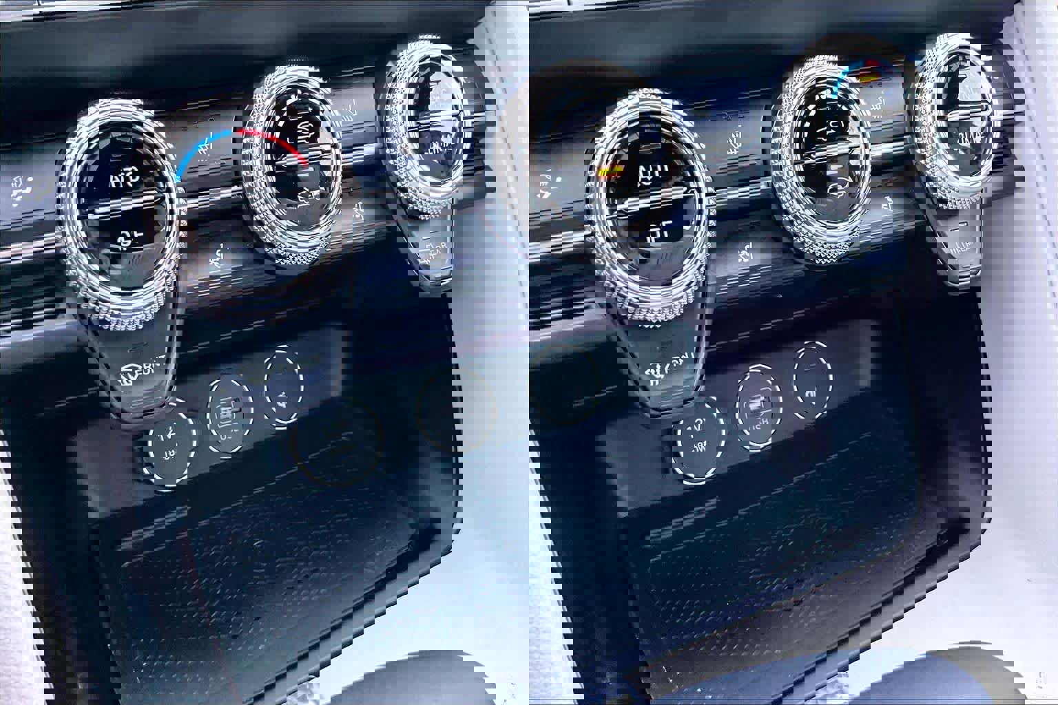 Used 2023 Genesis G70 2.0T w/ Sport Prestige Package image 35