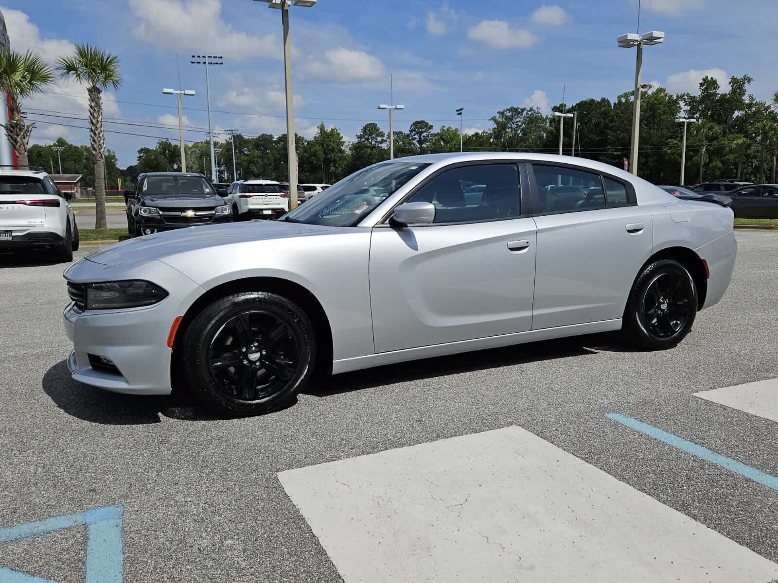 Used 2020 Dodge Charger SXT w/ Driver Convenience Group RWD image 2