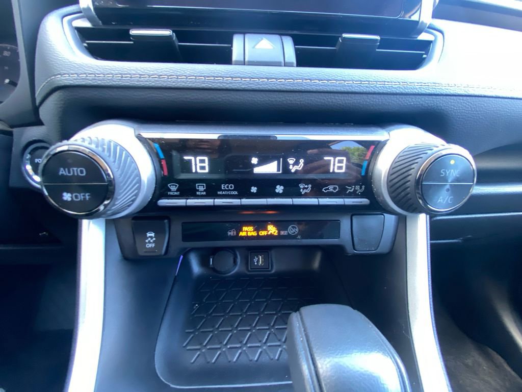 Used 2025 Toyota RAV4 XLE AWD/4WD image 30