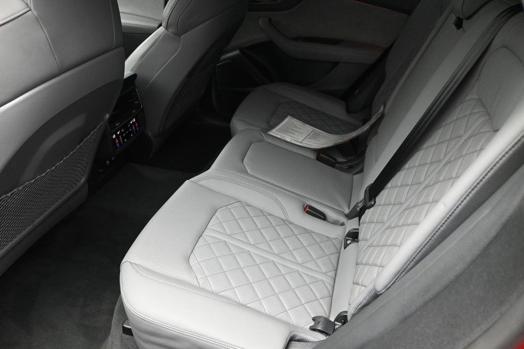 Used 2024 Audi SQ8 Prestige AWD/4WD image 17