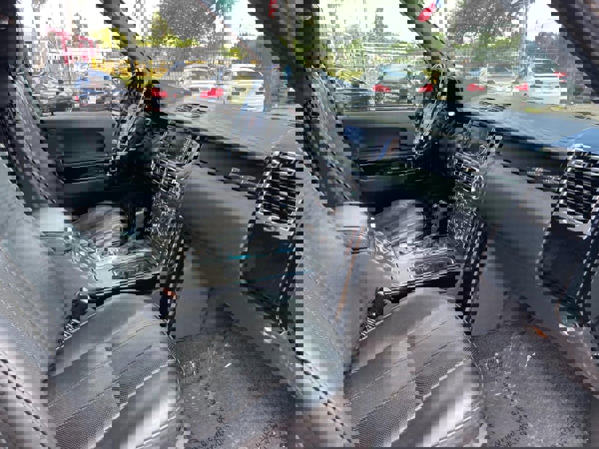 Used 2012 Land Rover Range Rover Supercharged image 33