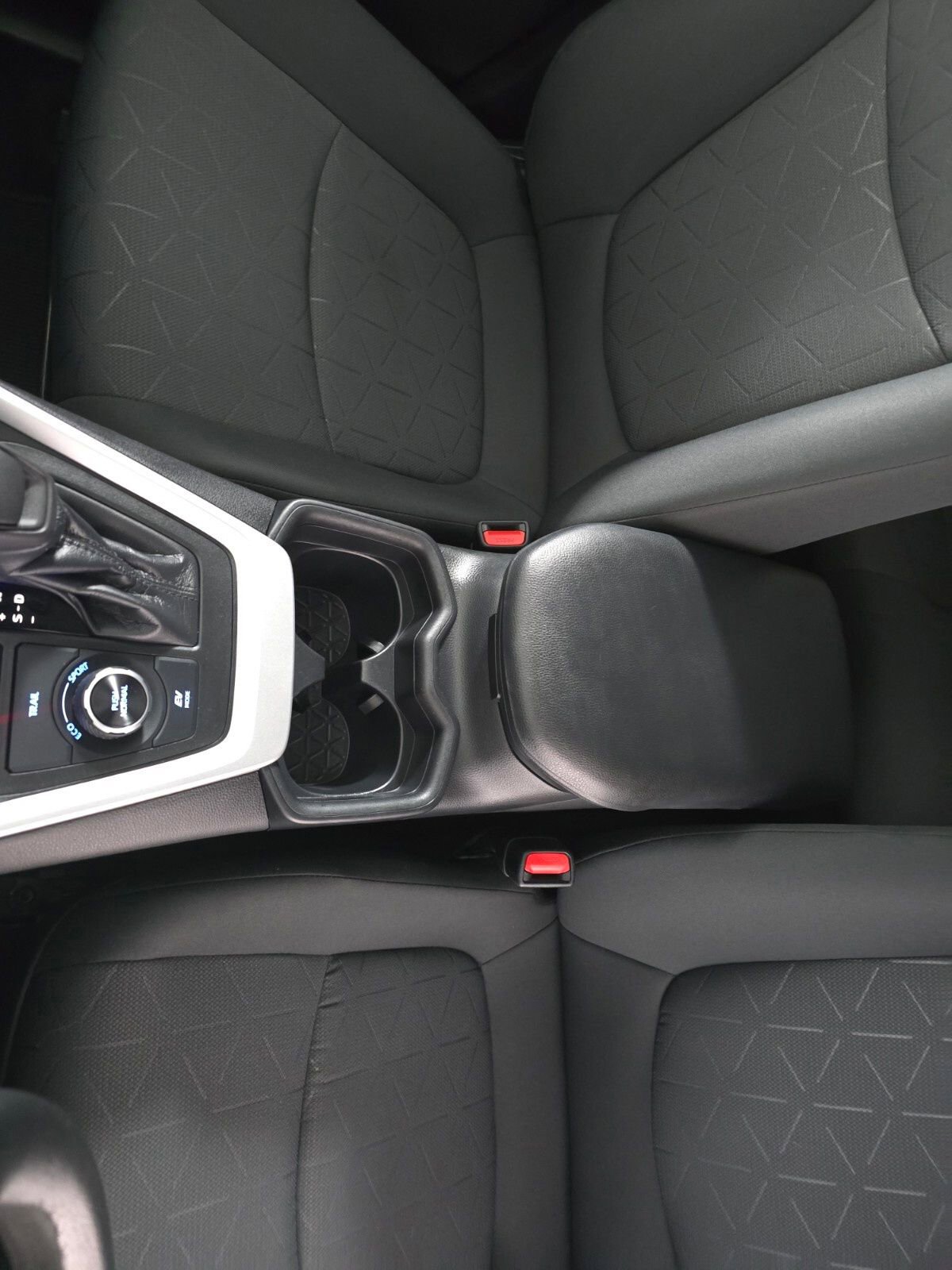 Used 2020 Toyota RAV4 XLE w/ Carpet Mat Package image 35