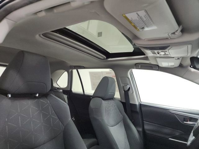 Used 2024 Toyota RAV4 XLE w/ Convenience Package image 6