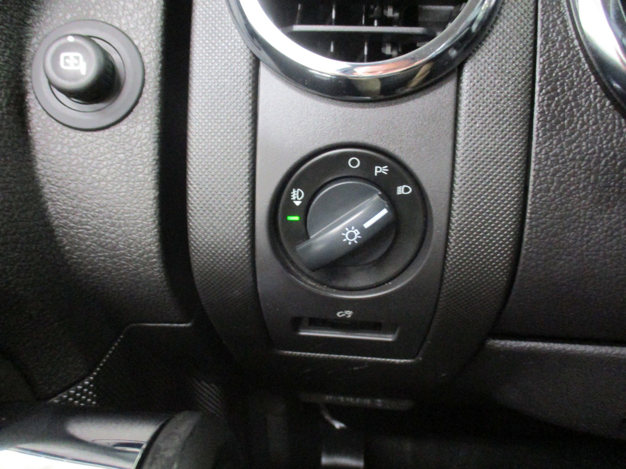 Used 2010 Ford Explorer XLT image 21