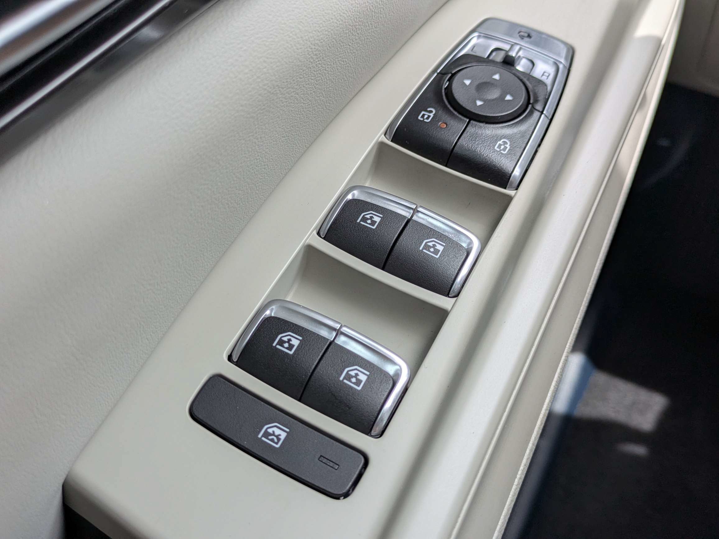 Certified 2026 Kia Carnival SX Prestige FWD image 33