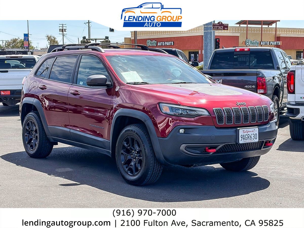 Used 2019 Jeep Cherokee Trailhawk AWD/4WD image 5