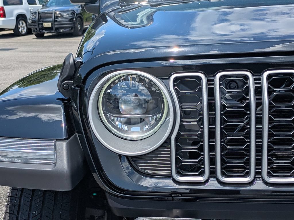 New 2026 Jeep Wrangler Unlimited Sahara AWD/4WD image 12