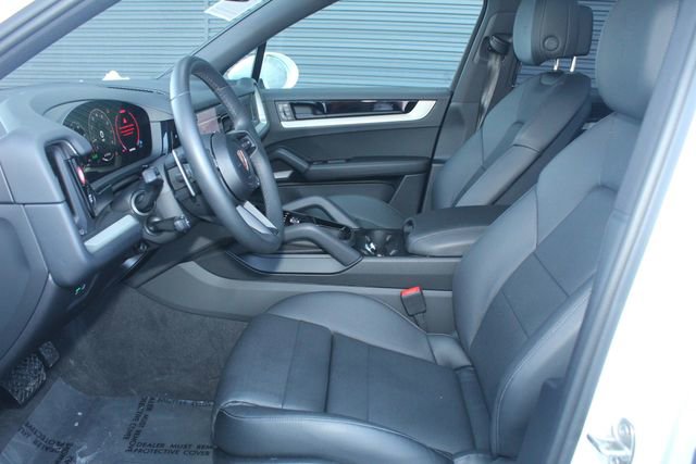 Certified 2025 Porsche Cayenne image 5