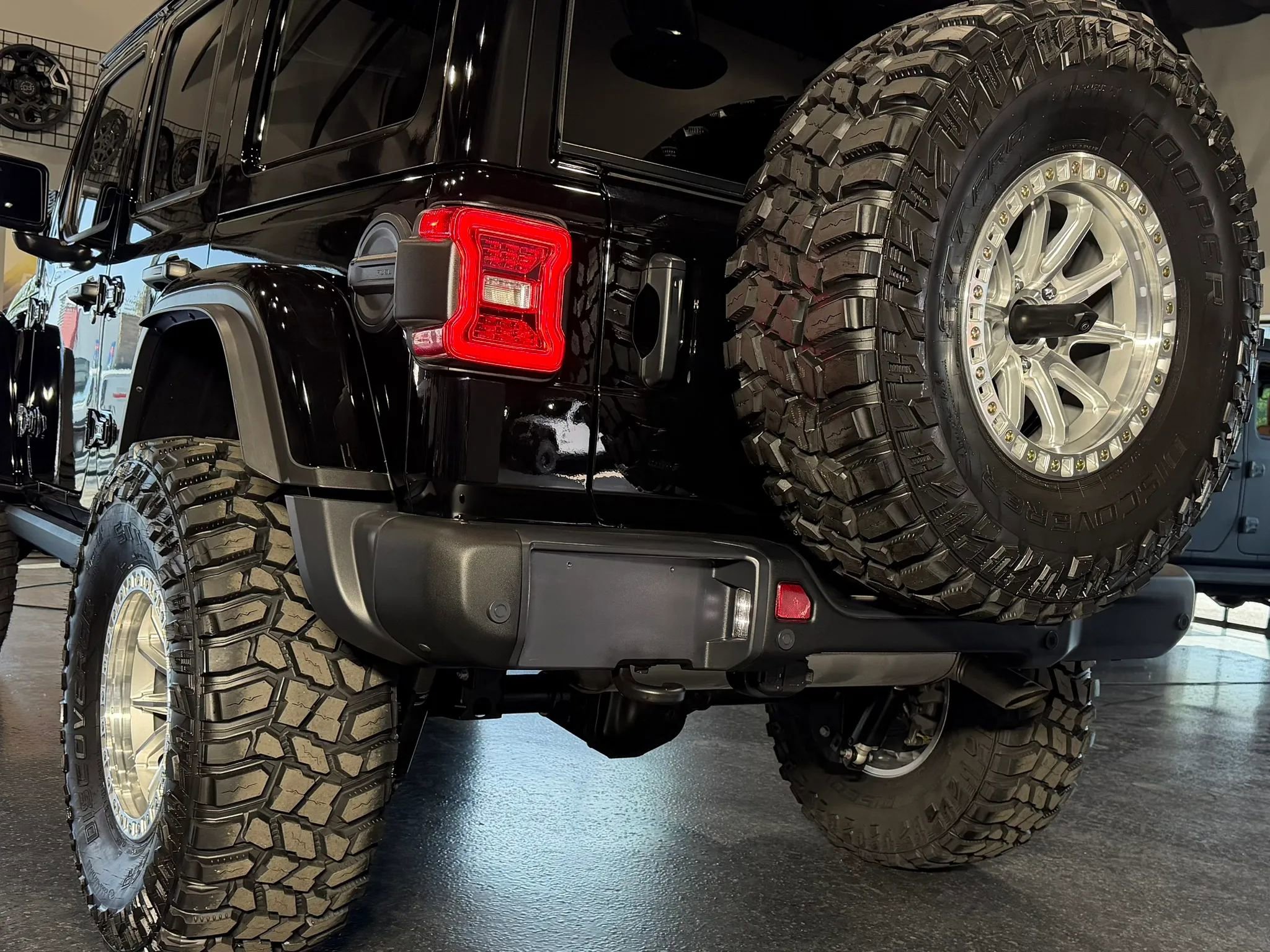 Used 2024 Jeep Wrangler Unlimited Rubicon image 12