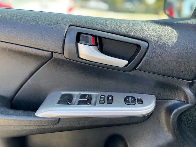 Used 2014 Toyota Camry SE image 18