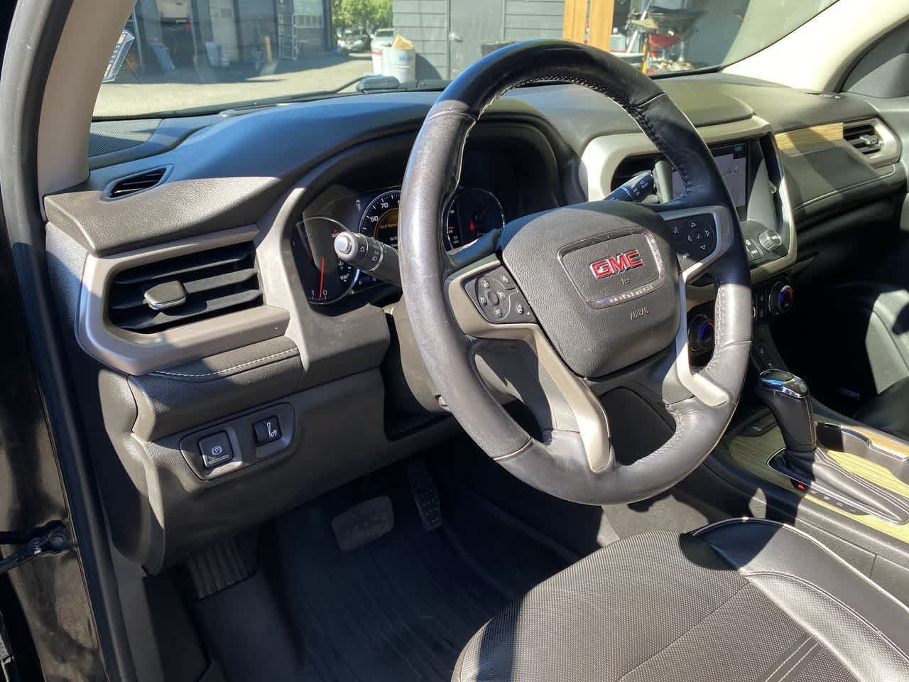 Used 2019 GMC Acadia Denali w/ Technology Package AWD/4WD image 2