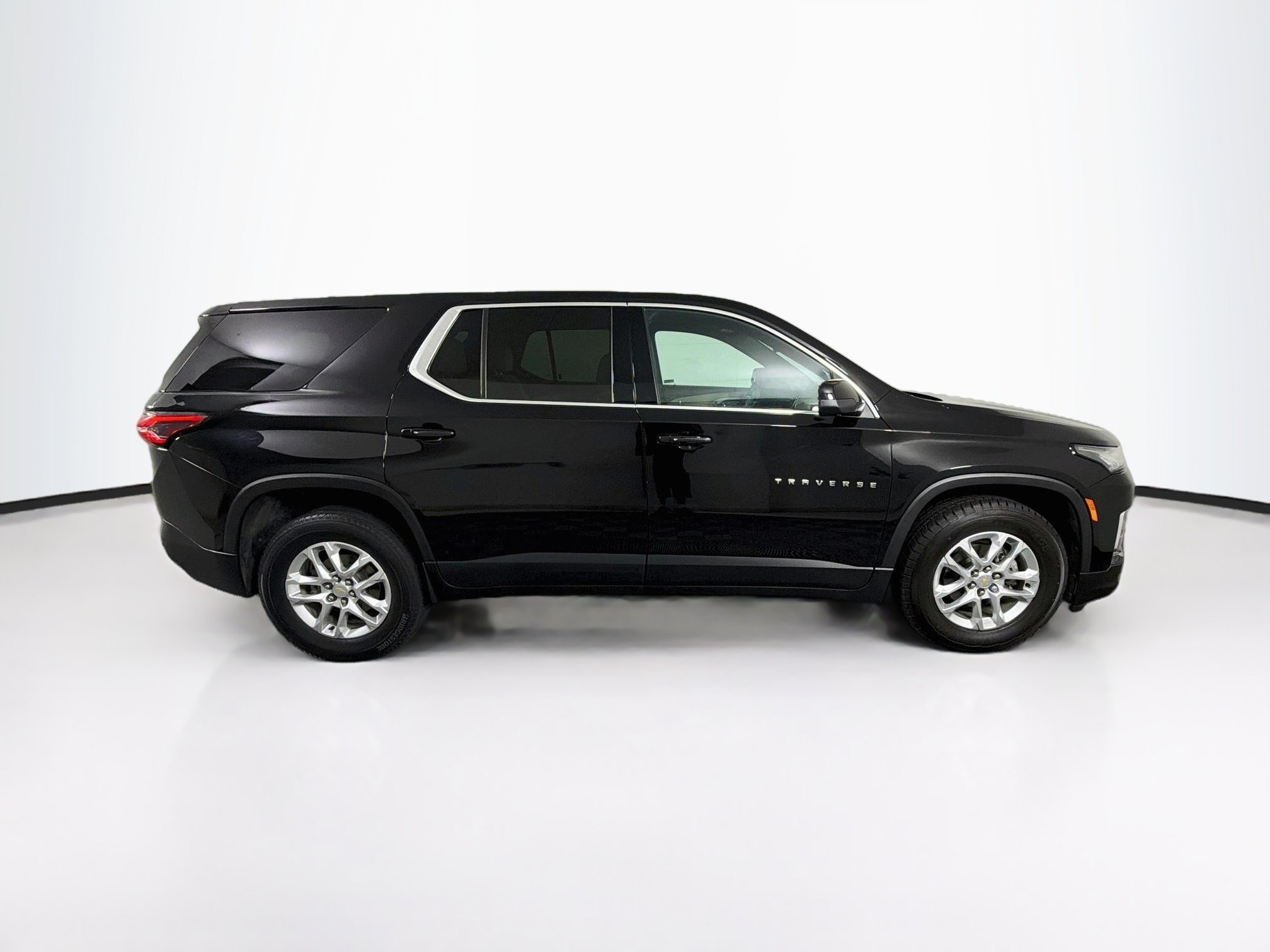 Used 2023 Chevrolet Traverse LS FWD image 10