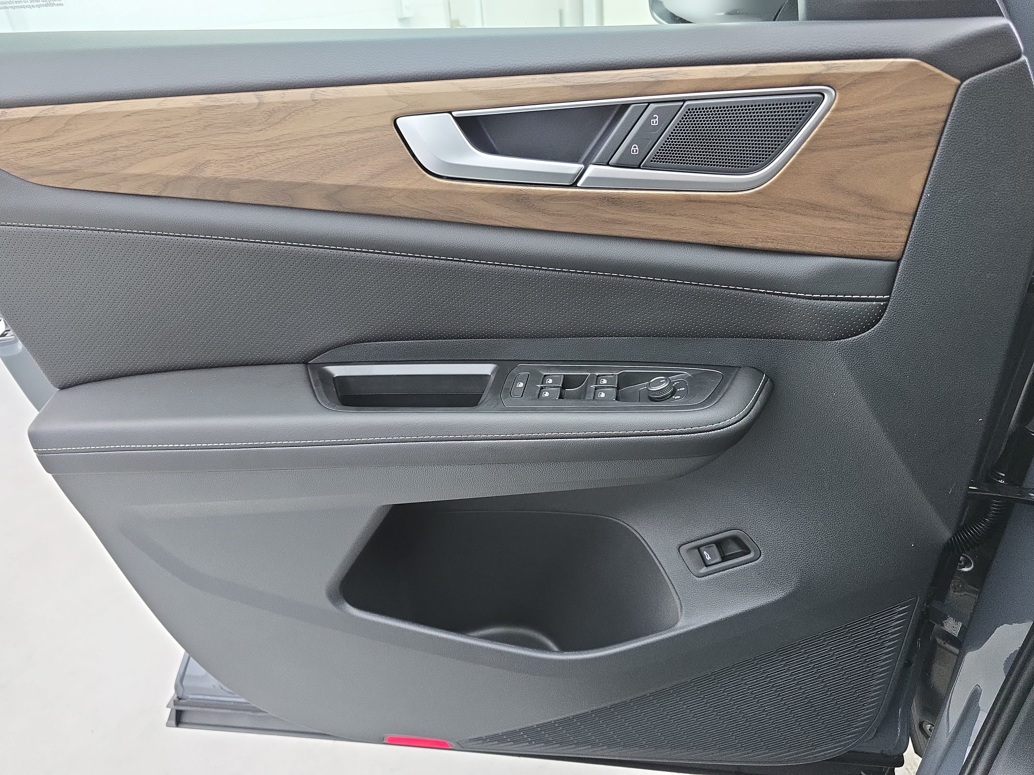 New 2026 Volkswagen Atlas SE FWD image 28