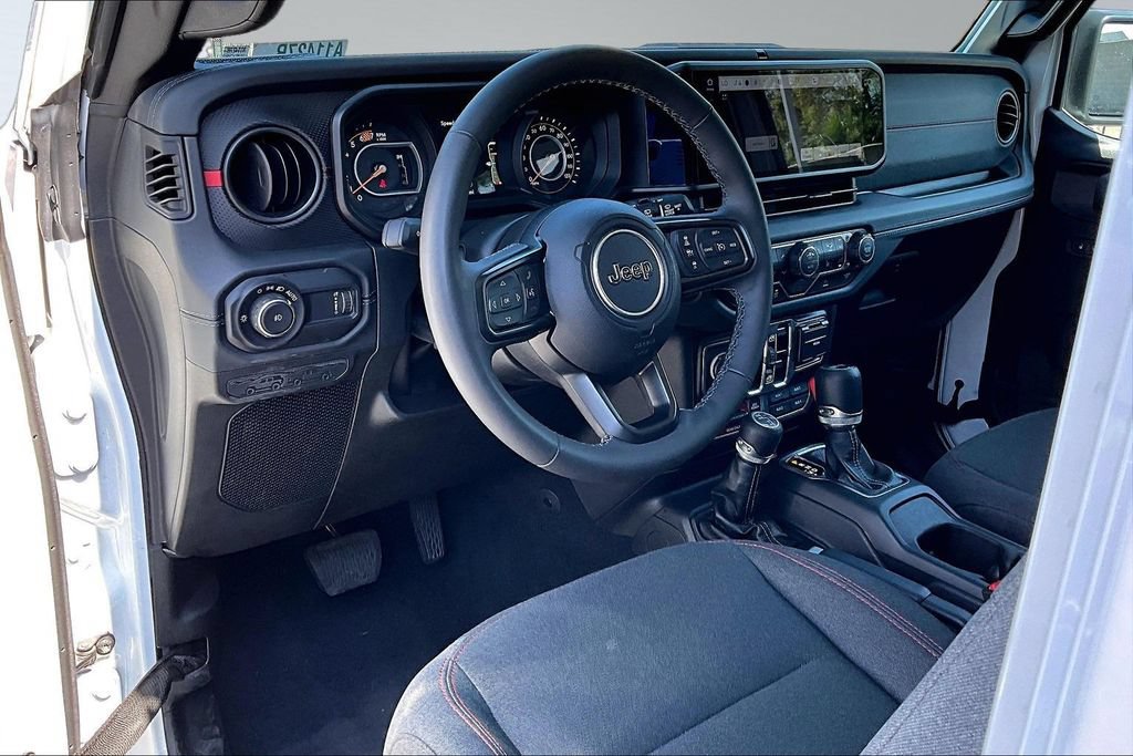 Certified 2025 Jeep Wrangler Unlimited Rubicon w/ Convenience Group AWD/4WD image 4