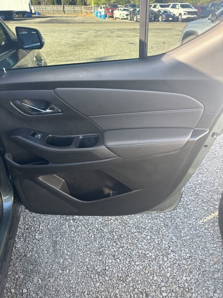 Used 2023 Chevrolet Traverse LT image 9