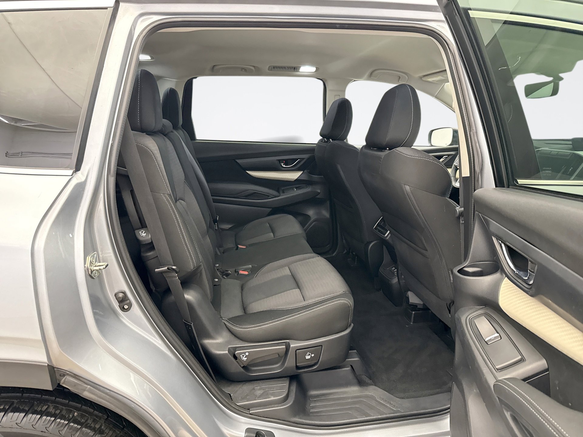 Used 2020 Subaru Ascent Premium w/ Convenience Package image 17