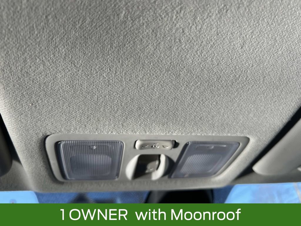 Used 2022 Hyundai Venue SEL image 31