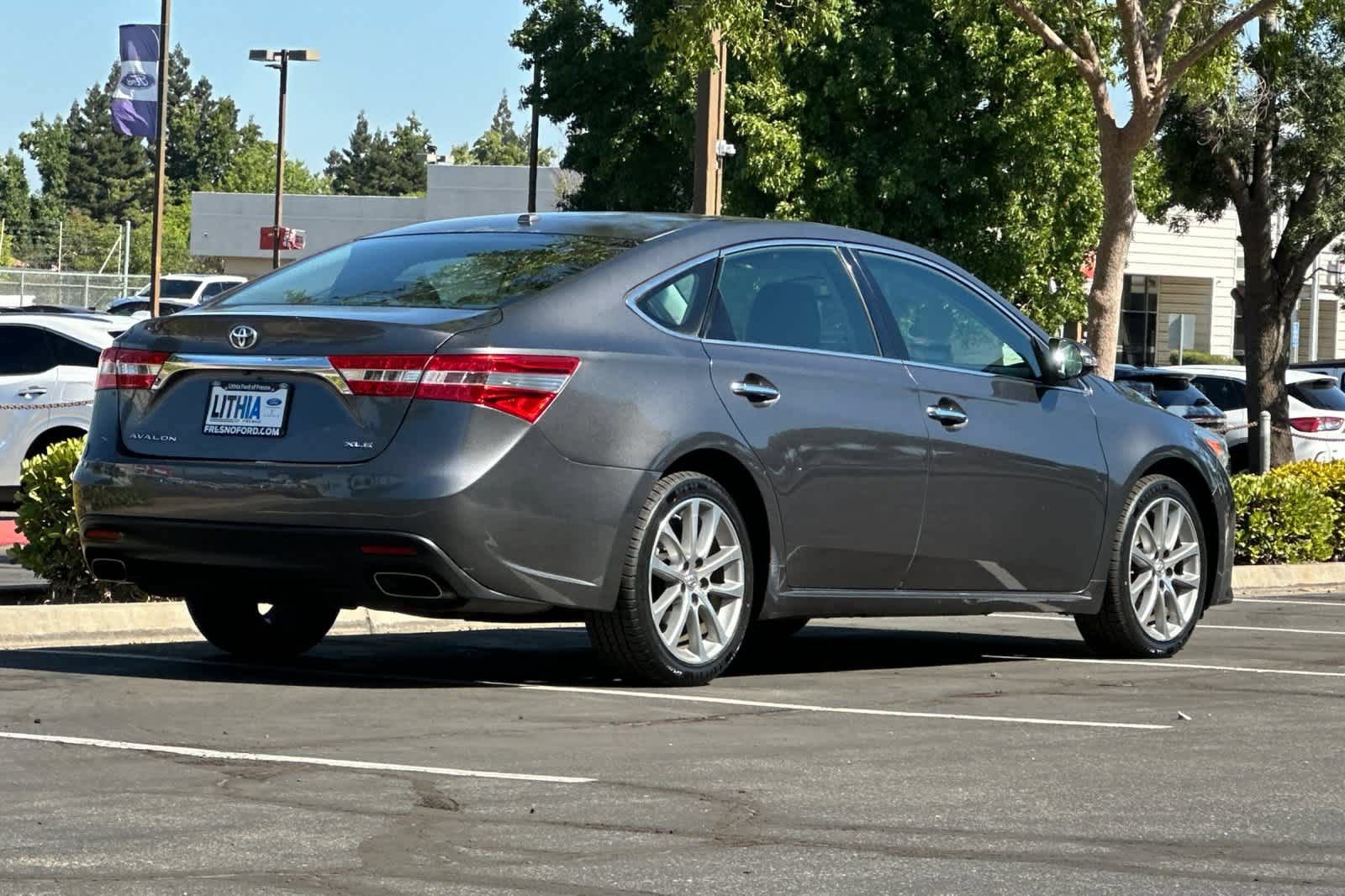 Used 2014 Toyota Avalon XLE Touring FWD image 2