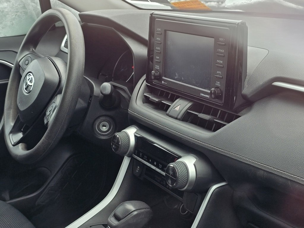 Used 2020 Toyota RAV4 LE image 14
