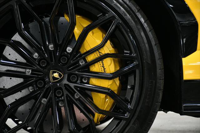 Used 2025 Lamborghini Urus SE AWD/4WD image 7