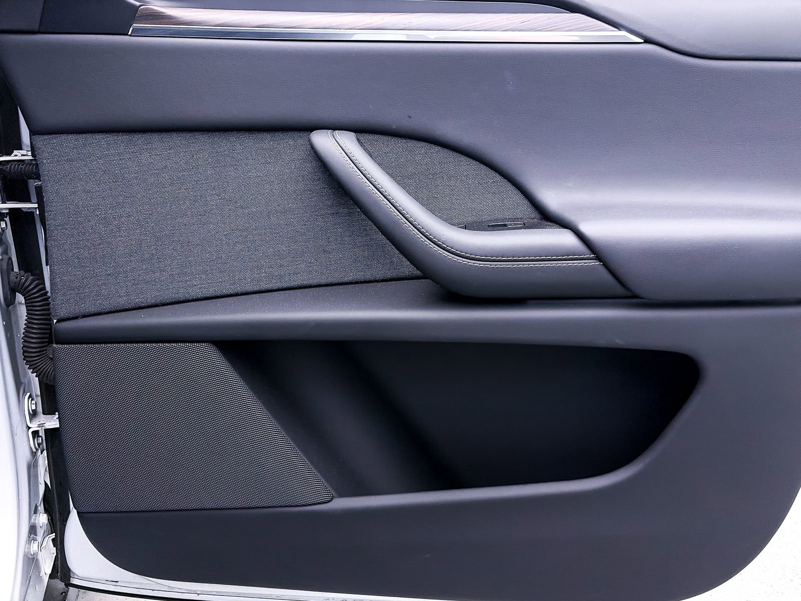 Used 2023 Tesla Model X Standard Range image 31