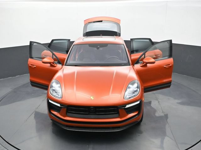 Certified 2023 Porsche Macan AWD/4WD image 31