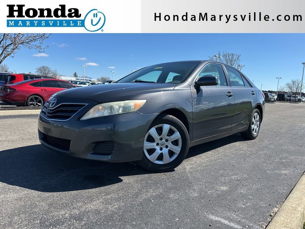 Used 2011 Toyota Camry LE image 1