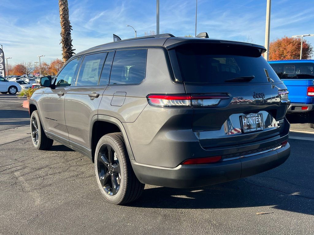 New 2025 Jeep Grand Cherokee L Limited w/ Black Appearance Package image 4