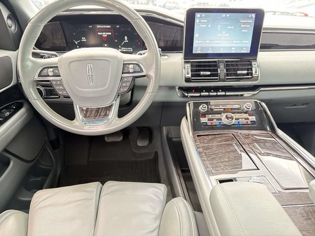 Used 2018 Lincoln Navigator Select AWD/4WD image 13