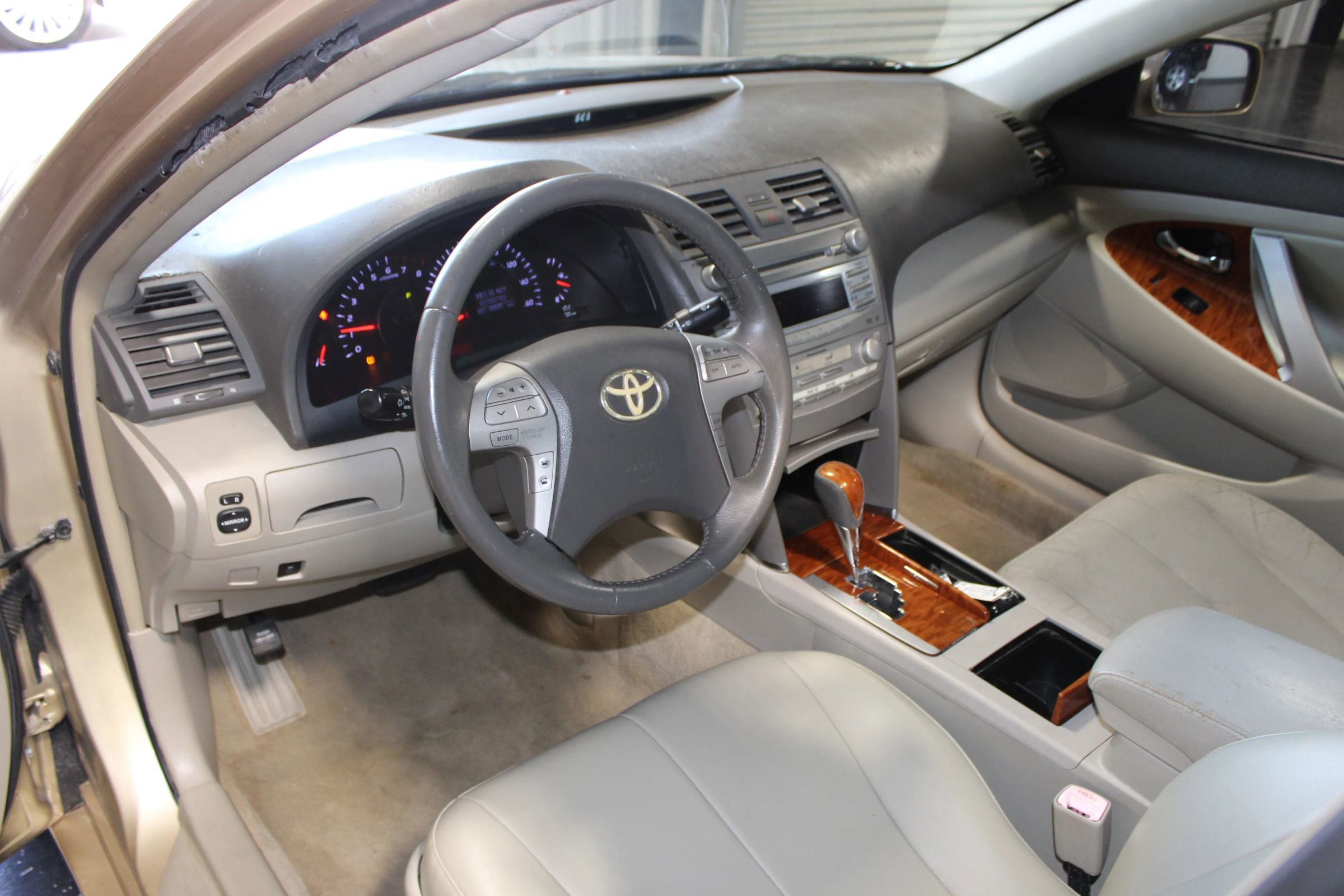 Used 2010 Toyota Camry XLE image 6