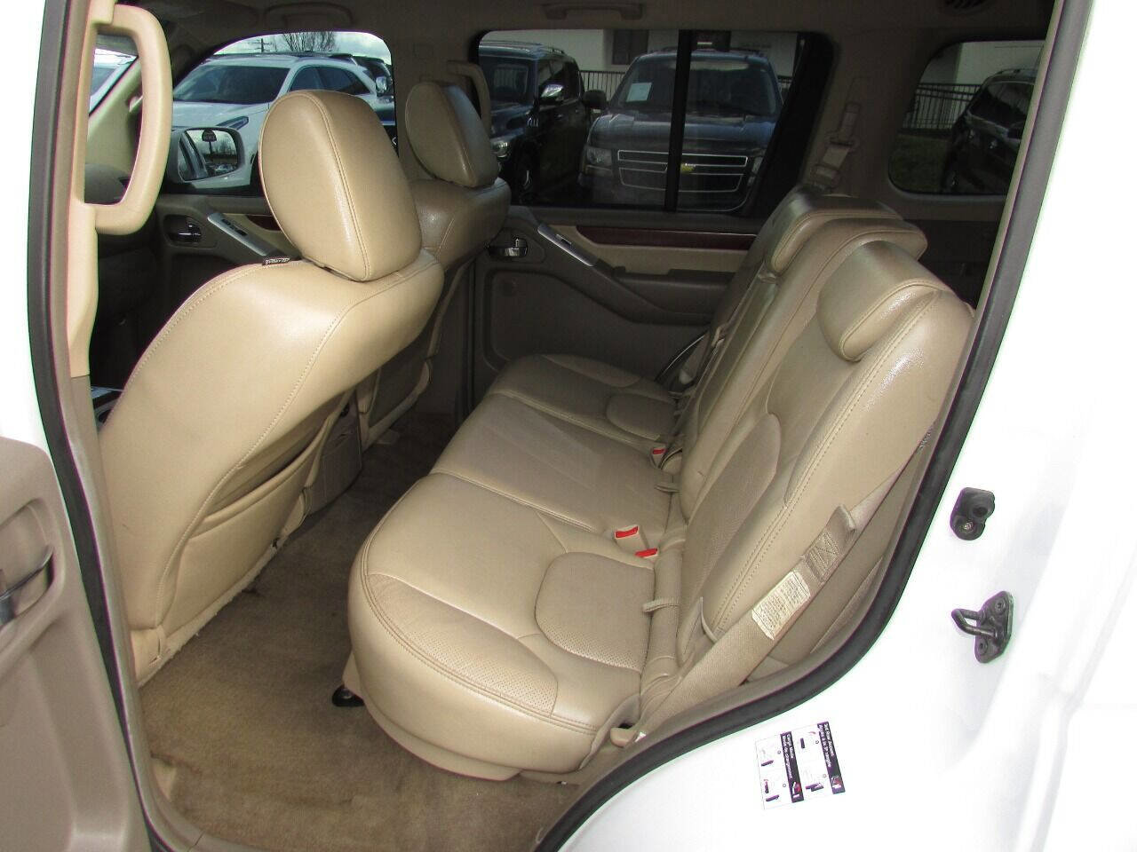 Used 2010 Nissan Pathfinder LE image 65