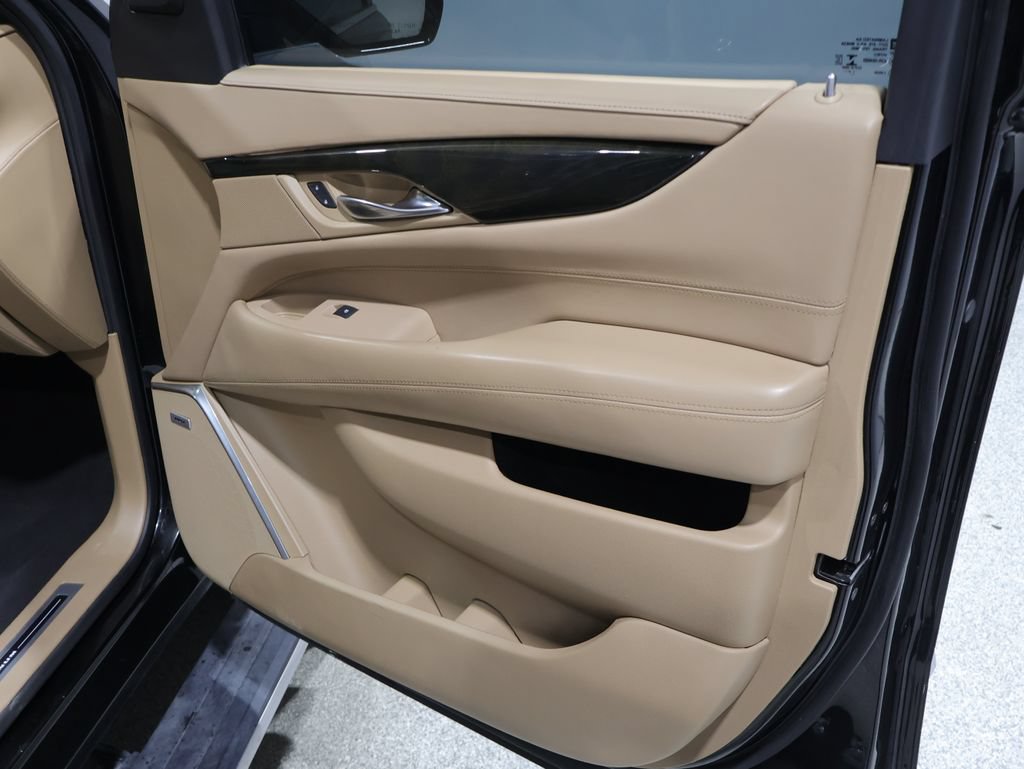 Used 2020 Cadillac Escalade Platinum AWD/4WD image 28
