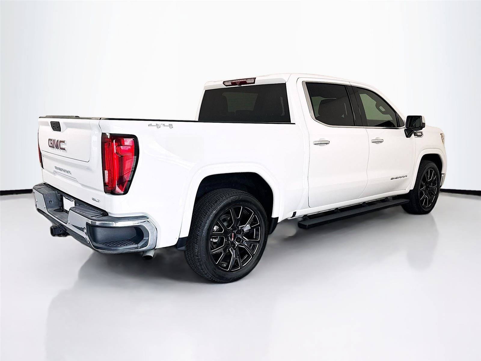 Used 2020 GMC Sierra 1500 SLT w/ Driver Alert Package II AWD/4WD image 39