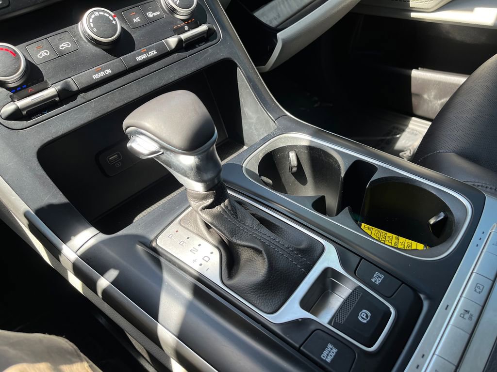 Used 2022 Kia Carnival LX FWD image 24