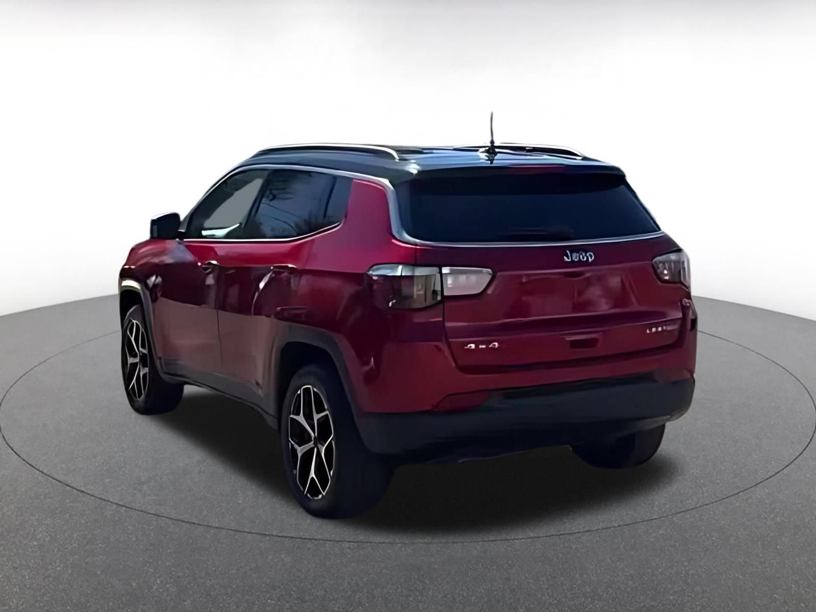 Used 2025 Jeep Compass Limited AWD/4WD image 4