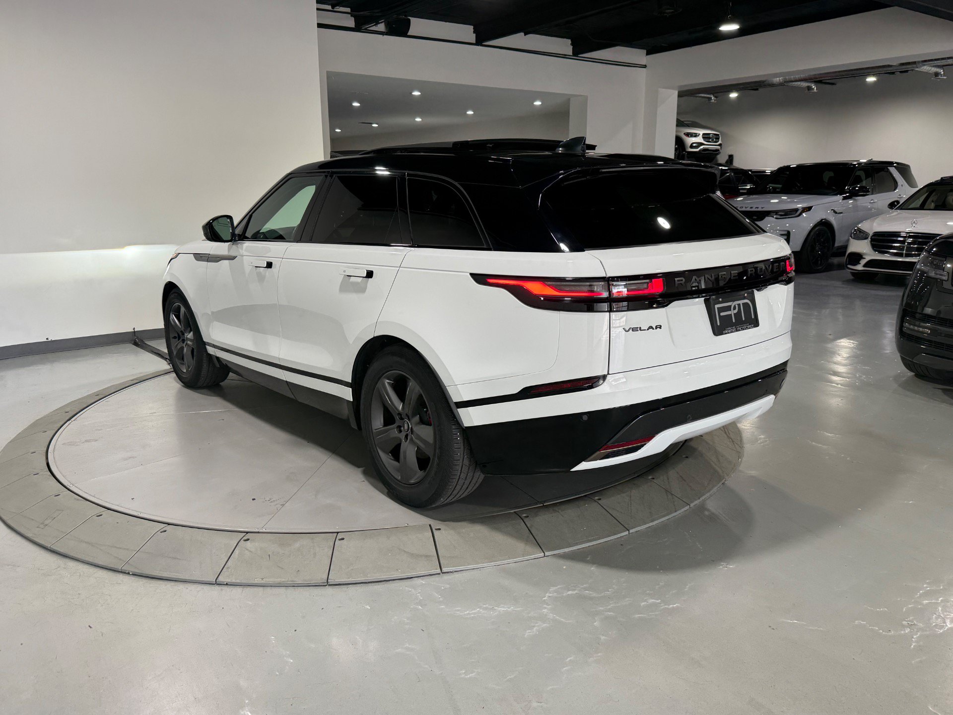 Used 2024 Land Rover Range Rover Velar Dynamic SE AWD/4WD image 11