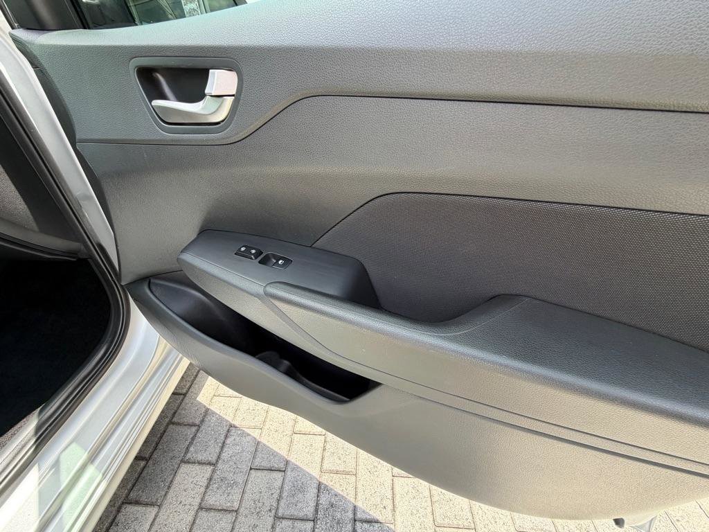 Used 2022 Hyundai Accent SE FWD image 23